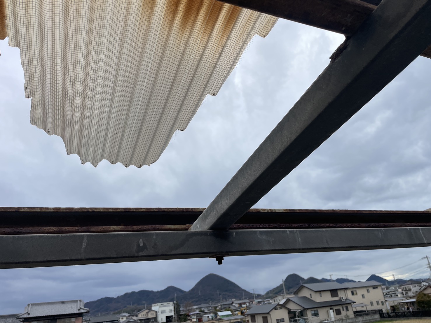 高松市　波板破損の様子